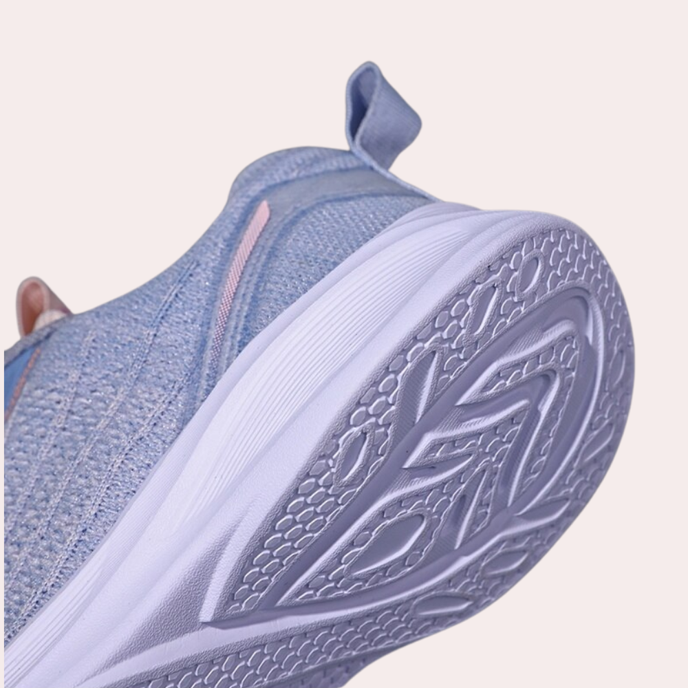 Comfortable and breathable women's trainers for summer
