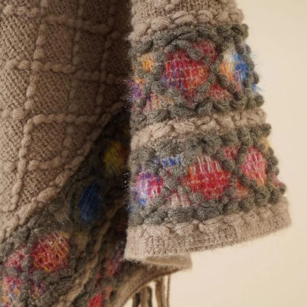 ZOI - Boho Poncho for ladies with trendy V-neck, perfect for summer